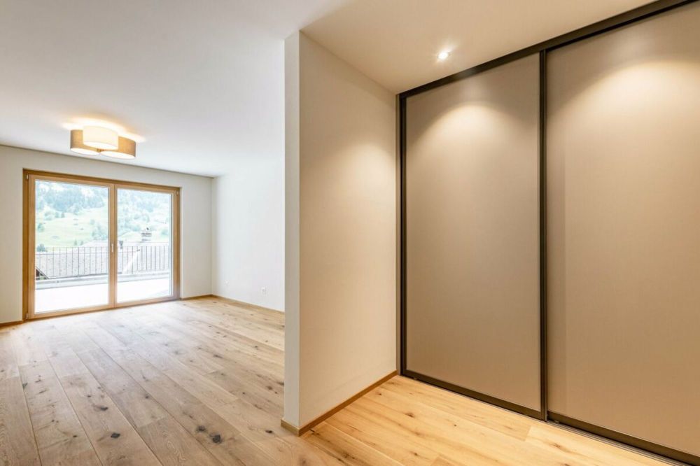 Top moderne 3.5-Zimmer-Erstwohnung im Neubauchalet Grintil - Bild 4