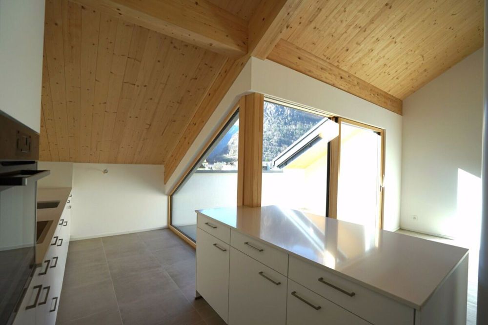 Schönes Dachgeschoss von 3,5 Zimmern in neuer Bauweise - Bild 1