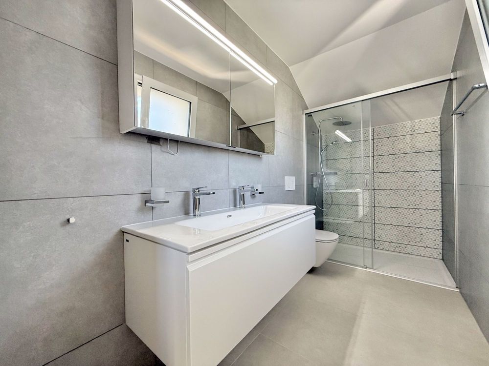 Villa neu und modern mit 2,5 unabhängigen Zimmern, grüner Umgebung - 1er étage: salle de bain parentale