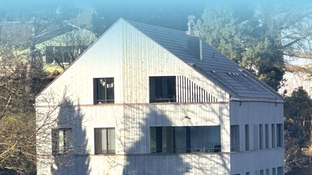 Exklusive 3 1/2 Zi. Dachwohnung mit Seesicht in Mörschwil - Bild 1