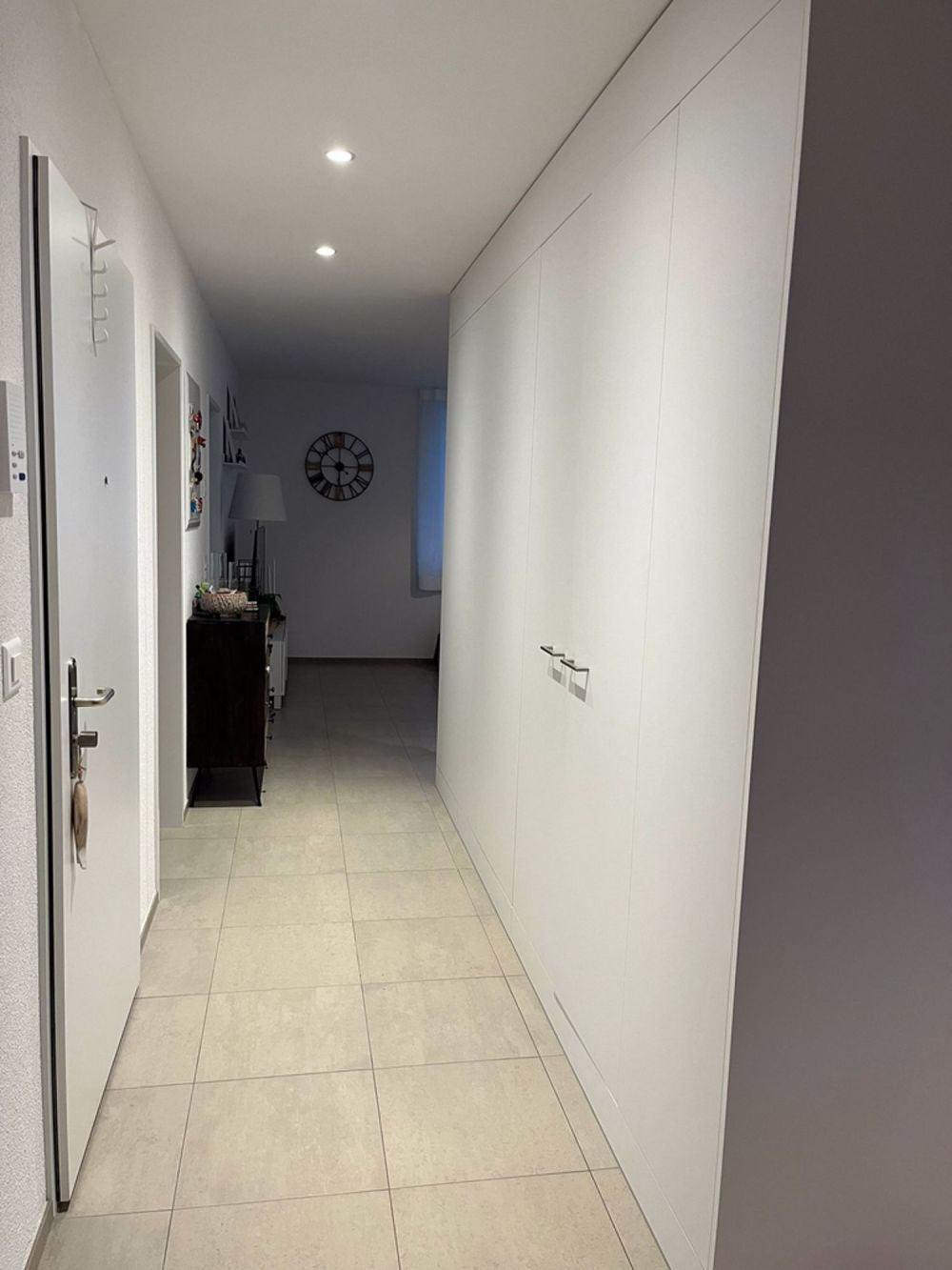Helle Wohnung in modernem Neubau - 1 Monat gratis bei MV 12 Monate - Eingangsbereich mit Einbauschrank