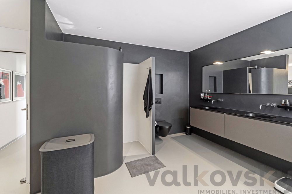 Grosse & Neuwertige Attikawohnung - Ensuite Badezimmer