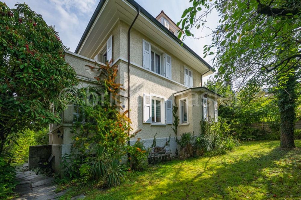 Gepflegtes 6.5-Zi-EFH (mit zusätzlichem Ausbaupotenzial im DG) und ca. 380 qm Baulandreserve - Bild 1
