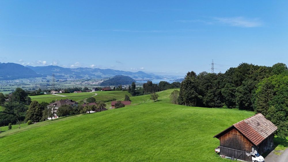 Luxuriöse 5.5-Zimmer-Attikawohnung mit atemberaubendem Ausblick in Gommiswald - Bild 1