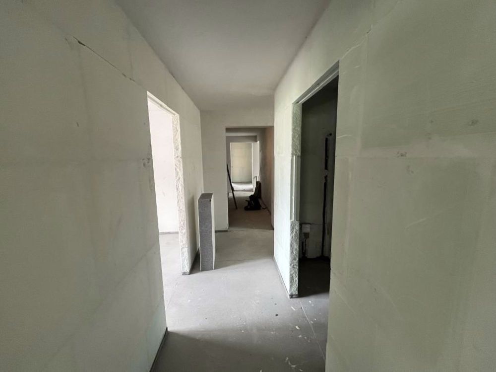 Superbe appartement neuf de 3.5 pièces au dernier étage neuf avec vue panoramique sur les Alpes et le château médiéval - Bild 7