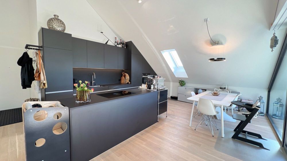 Exklusive Dachwohnung mit spektakulärer Raumhöhe und Seepanorama - Bild 2