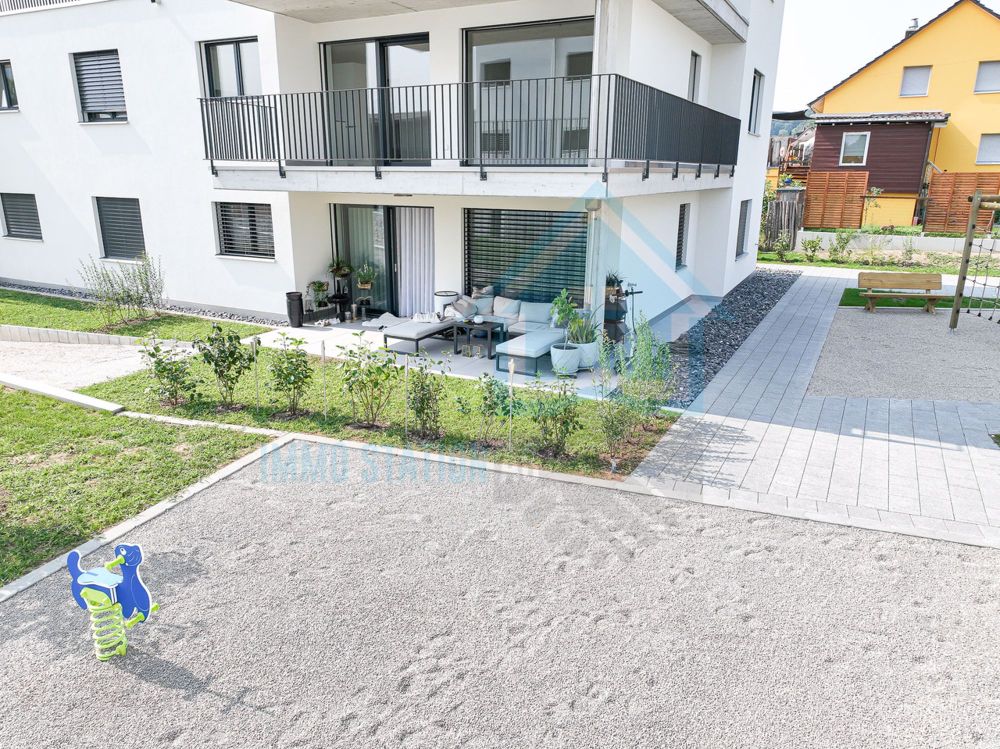 Exklusive 3.5-Zimmer-Neubau Gartenwohnung - modern, hell und zentral - Sitzplatz