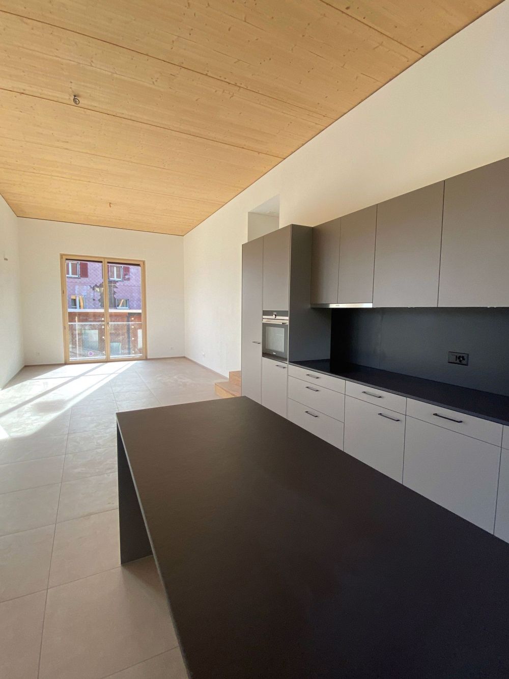 Appartement de 3 chambres avec un grand salon-cuisine - Bild 2