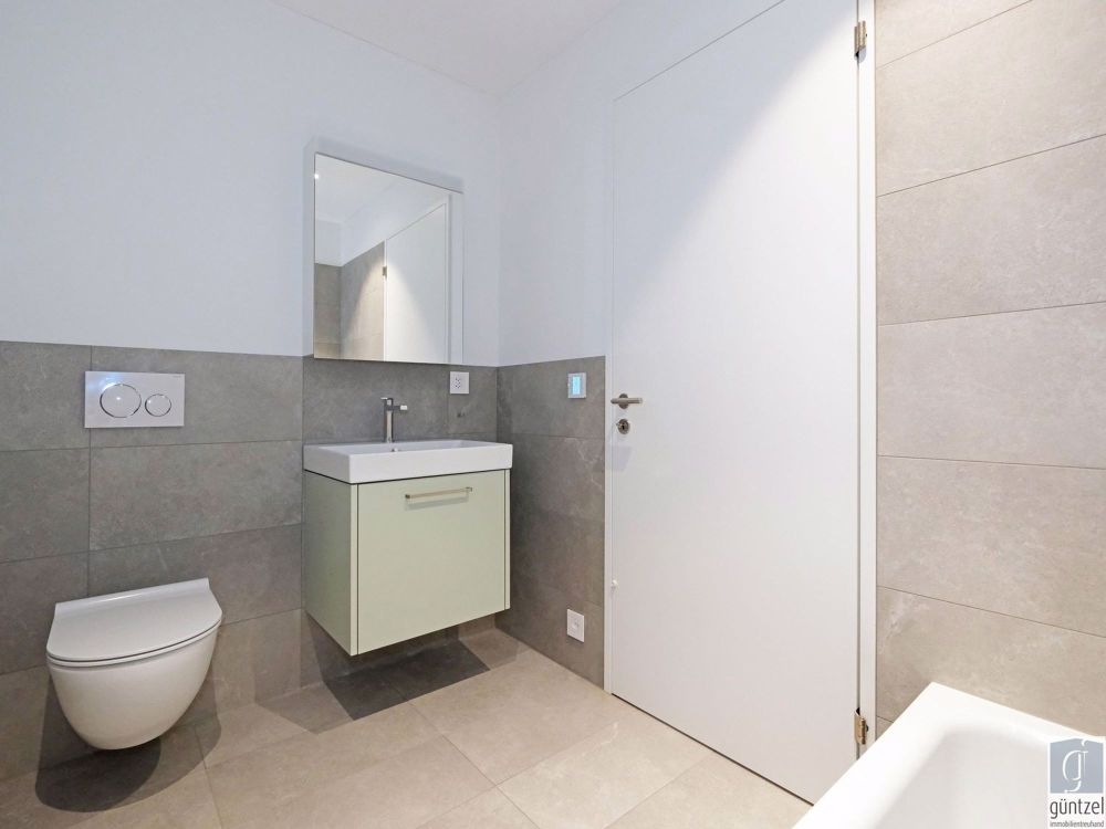 Neue Gartenwohnung - ruhig und dennoch zentral gelegen - Nasszelle 1 mit Badewanne