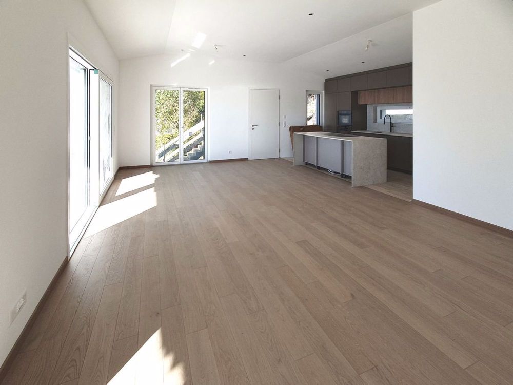 Traumhafter Blick auf den See - mit Balkon und Garten - Bild 3