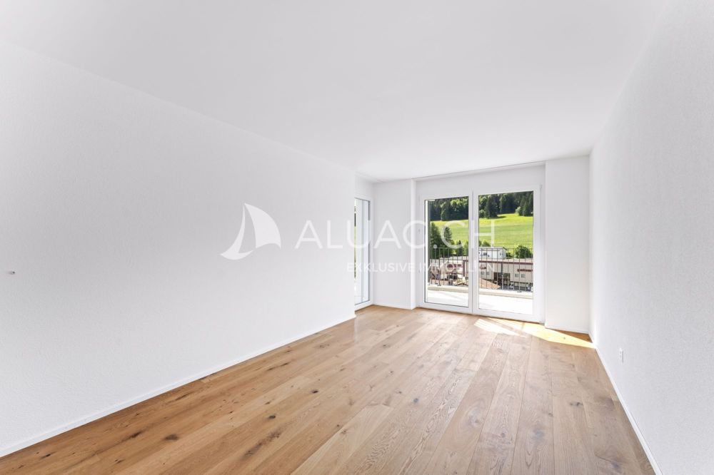 3.5 ZIMMER - SONNIG UND ÜBER DEM NEBEL - Helles Zimmer mit freundlicher Atmosphäre und schönem Echtholzparkett