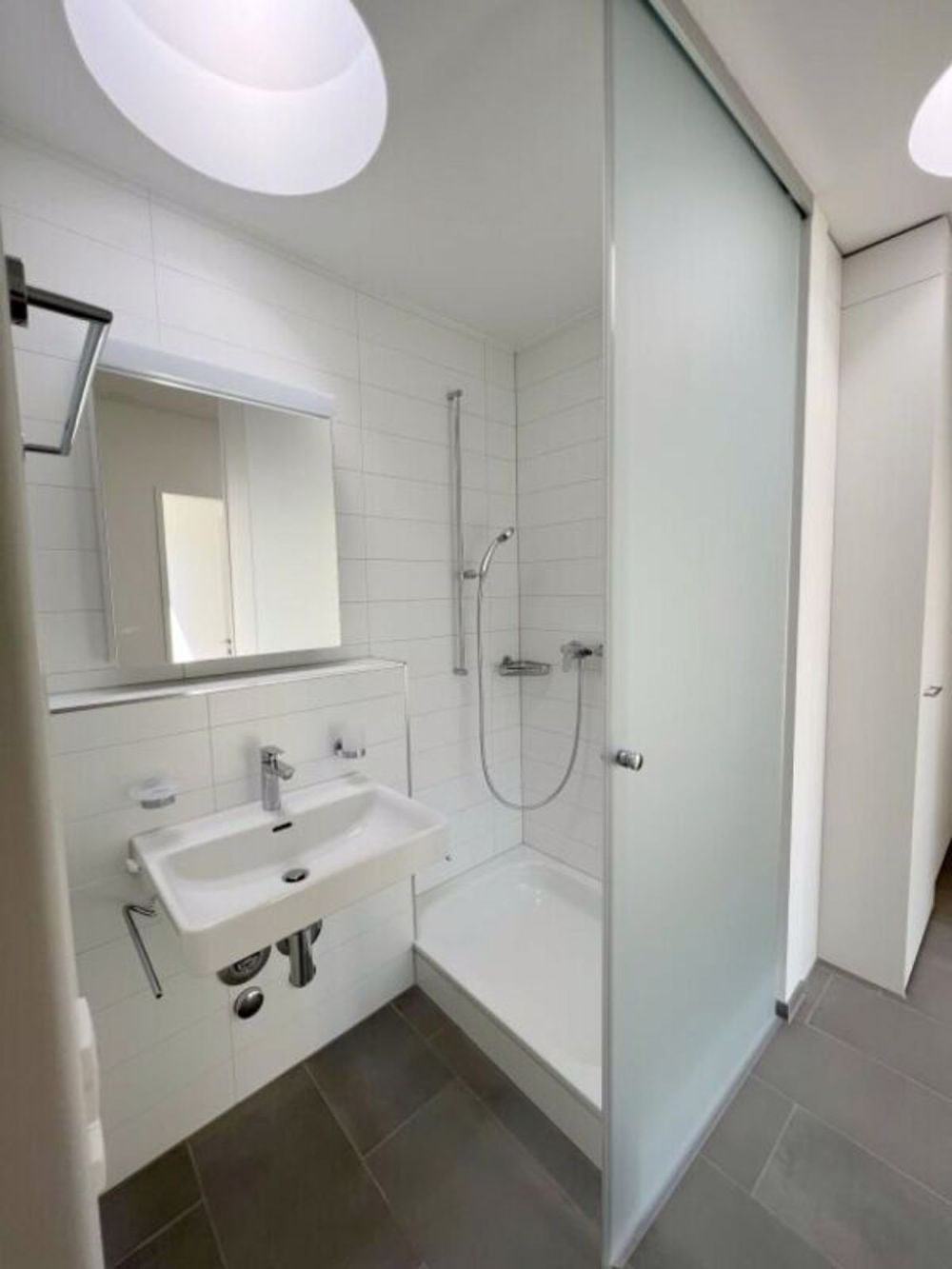 Erstbezug unserer neu sanierten 3.5 Zimmerwohnungen! - Bad mit Dusche