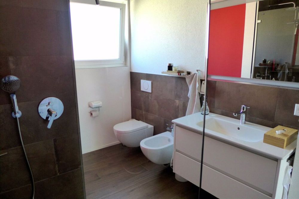 Neuwertige Dachwohnung mit Galerie - Bild 11