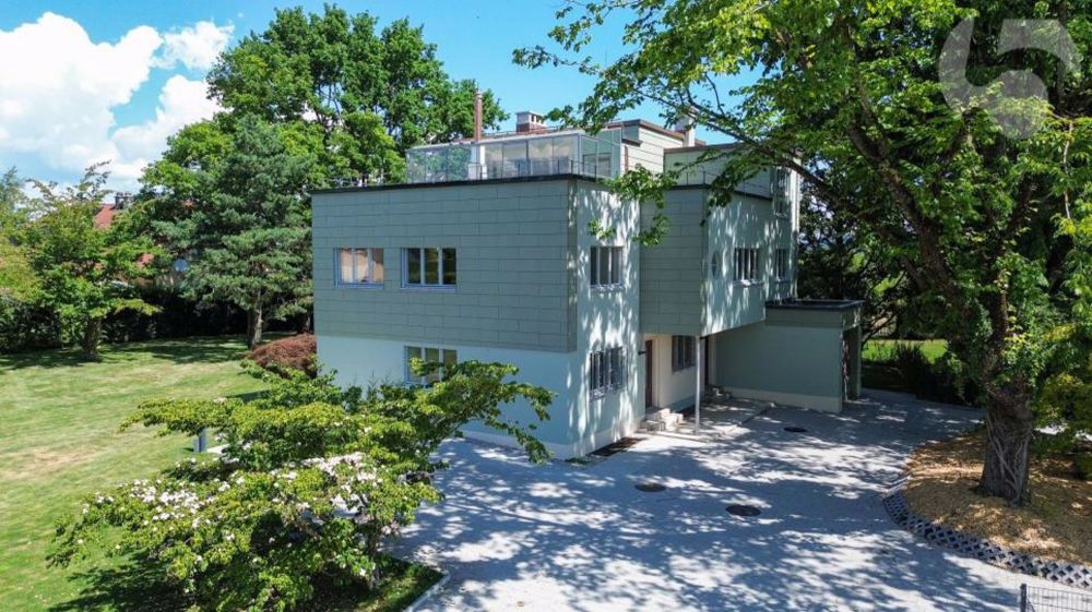 Prächtige 3,5-Zimmer-Wohnung im Erdgeschoss einer Architekten-Villa mit privatem Garten (Rasenmäher-Roboter, automatische Bewässerung) und Bahnhof LEB vor Ort. - Villa prestigieuse restaurée dans les règles de l'Art sur parcelle individuelle de 1784 m2 , le jardin a vu grandir des nombreuses essences d'arbres et possède une aire de circulation devant la villa 