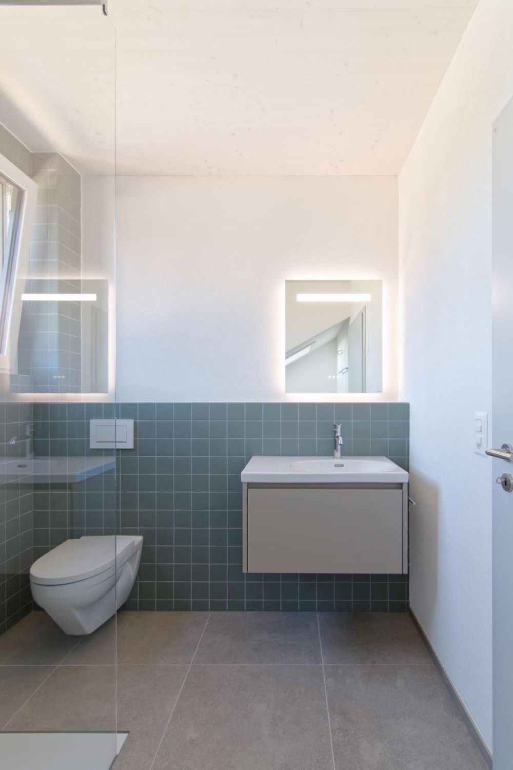 Neues exklusives 6 - 7.5-Zimmer Doppeleinfamilienhaus - ..Bad Du WC