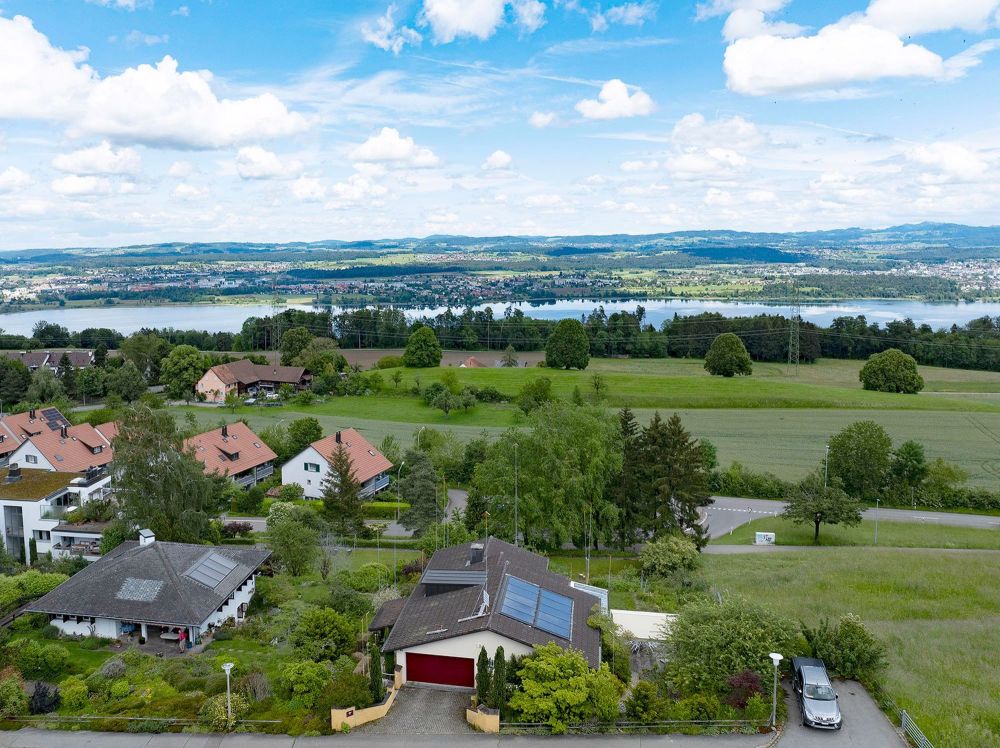Neue Dachwohnung mit traumhafter See- und Weitsicht - Bild 1