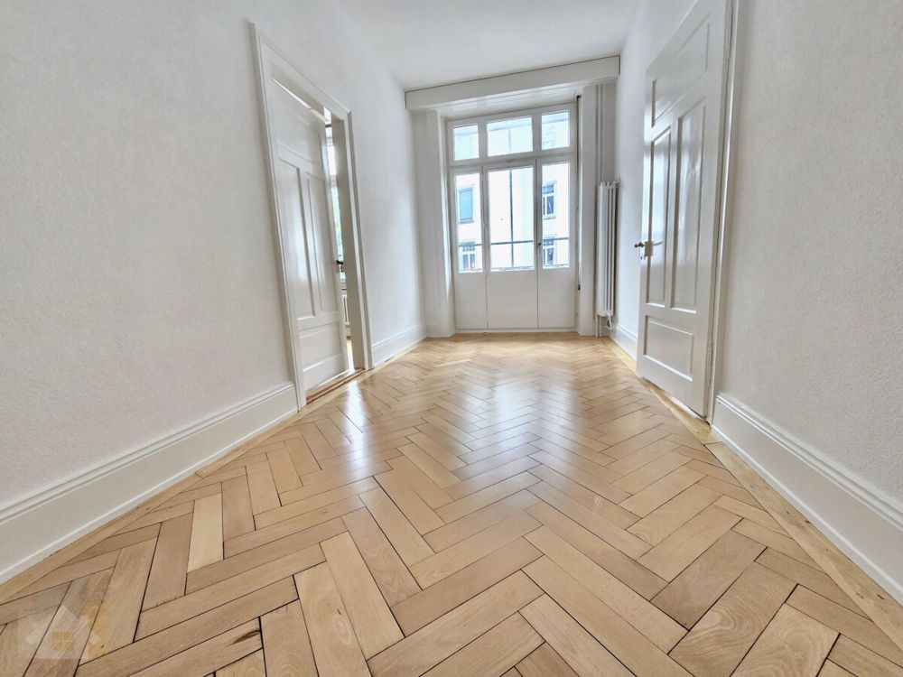KOMPLETT RENOVIERTE ALTWOHNUNG MITTEN IM ZENTRUM AN BESTER LAGE - Arbeitszimmer