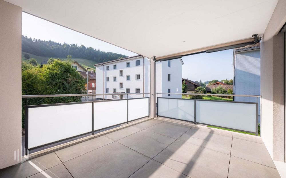 ImmoWyss - Neubauwohnung in Walkringen modernes Wohnen im Grünen - Balkon mit viel Platz