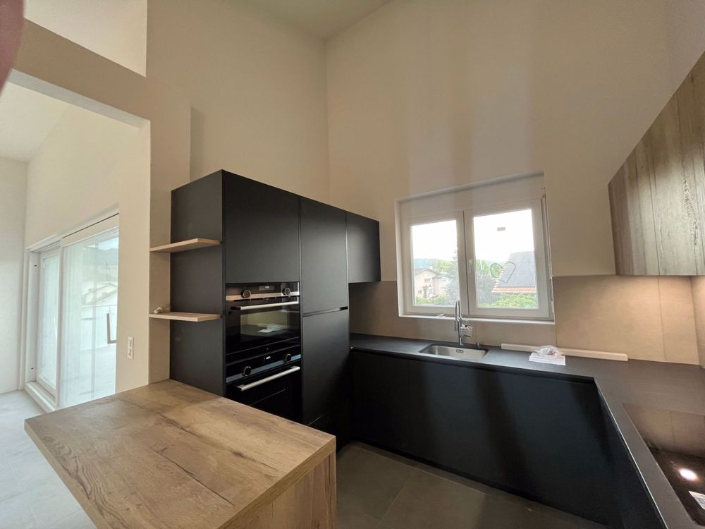 BAISSE DE PRIX !!!! CHF 625'000.- Magnifique attique de 4.5 pièces - Cuisine / Küche / Kitchen
