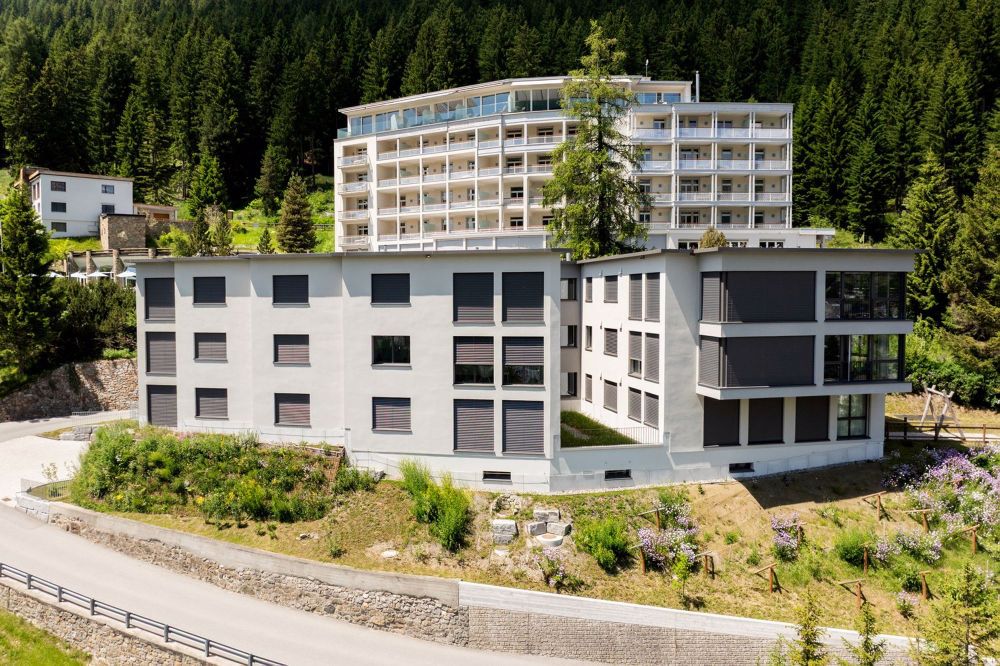 Moderne 3-Zimmer-Wohnung mit atemberaubendem Bergblick in Davos Platz - Bild 1