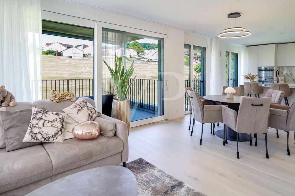 Helle 3.5 Zimmer Wohnung - ein Traum in Weiss und Creme - Wohnzimmer