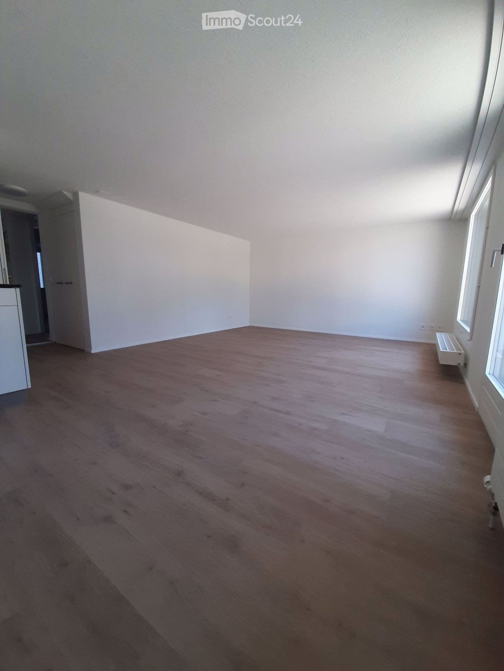 Charmante 5.5-Zimmer-Wohnung mit grosser Terrasse im Zentrum von Einsiedeln - Bild 3