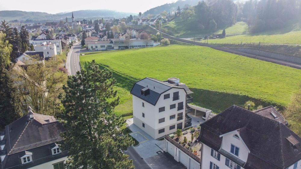 Schöne Neubau 3.5-Zimmer-Wohnung mit Balkon an zentraler Lage - Bild 3
