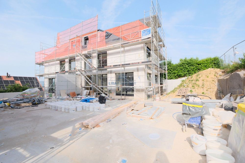 Anspruchsvolle Architektur, modernes und edles Wohnen mit Aussicht - Bild 1