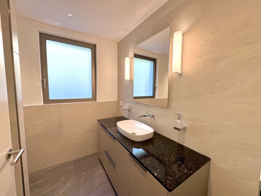 Traumhaus mit moderner Technik, Solaranlage und spektakulärer Terrasse mit Bergblick - Bild 11