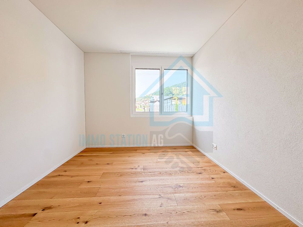 Exklusive 3.5-Zimmer-Neubau Gartenwohnung - modern, hell und zentral - Zimmer 2 (Praktische Musterbilder - komplett mit Fliesen versehen)