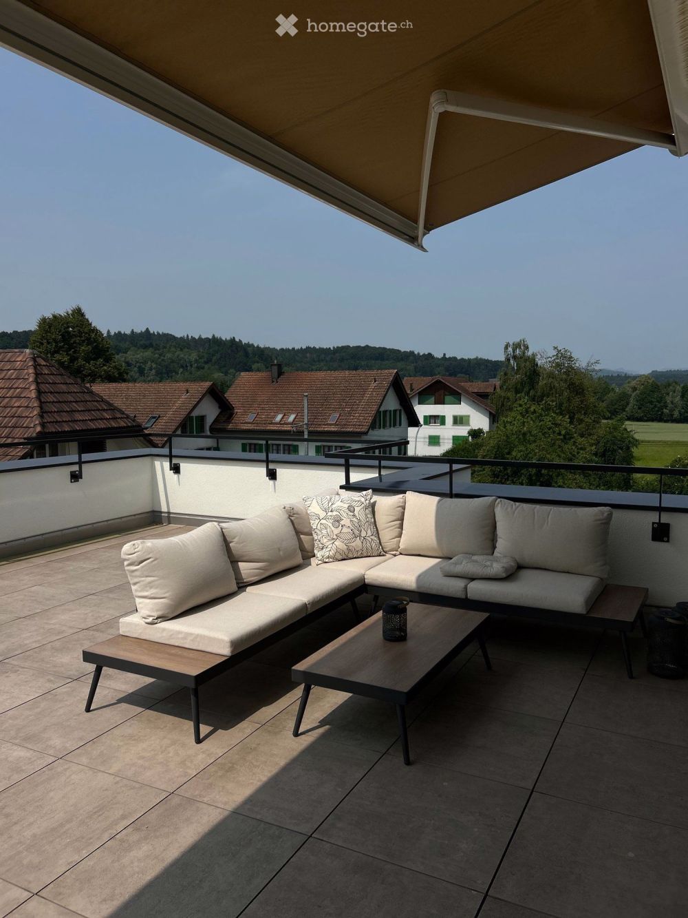 Moderne 2.5-Zimmer-Dachwohnung in Hirschthal - Bild 1