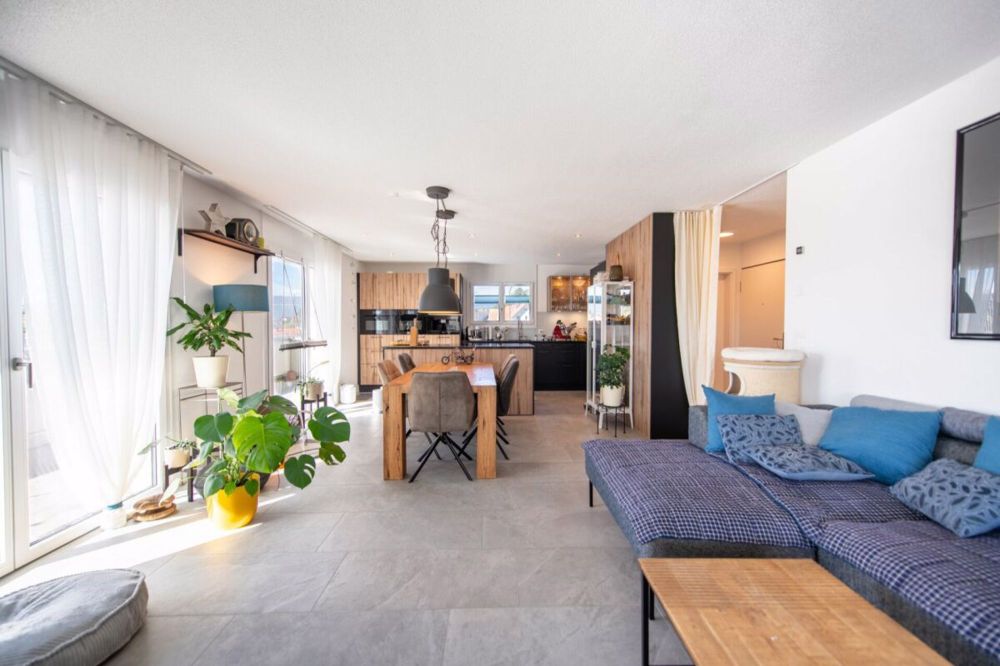 Licht, Raum, Weitblick - moderne 4.5-Zimmer-Attikawohnung mit Jurablick - Bild 1