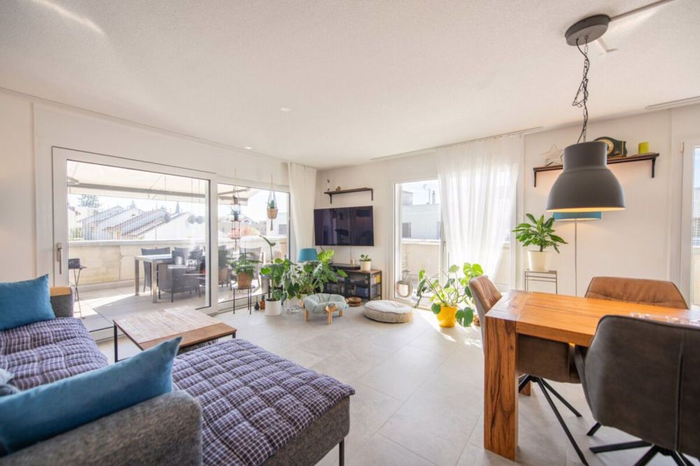 Licht, Raum, Weitblick - moderne 4.5-Zimmer-Attikawohnung mit Jurablick - Bild 2