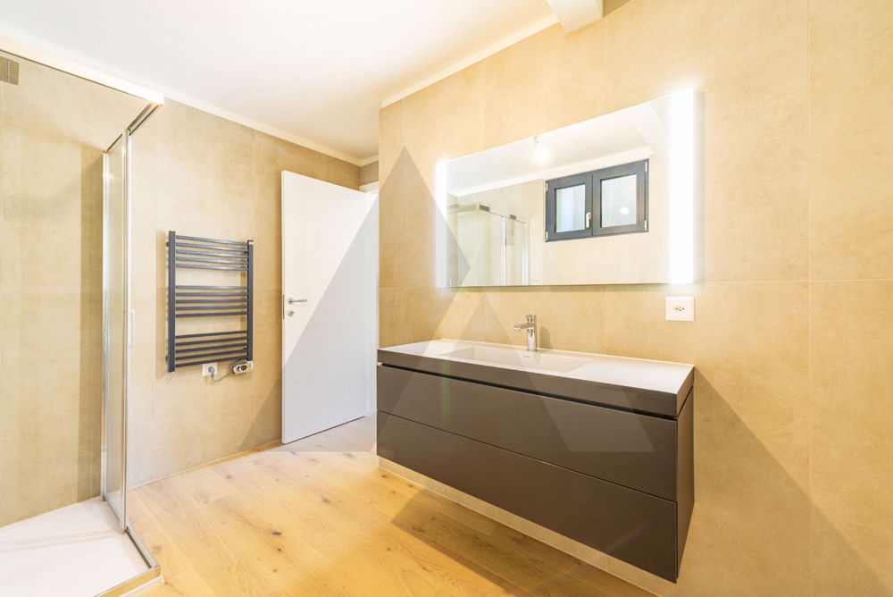 VILLA ULTIMATA IMMERSA NEL VERDE CON VISTA PANORAMICA - Bild 8