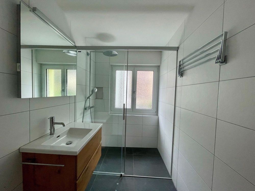 Moderne neu renovierte 4.5 Zimmerwohnung in Naters - Bild 3