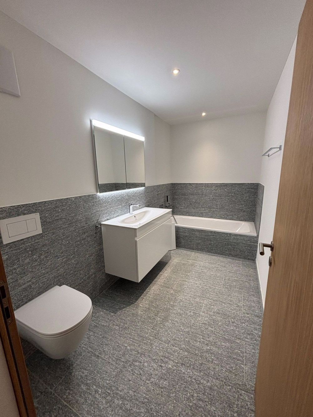 Nigelnagelneue 3.5-Zimmerwohnung - Bild 7