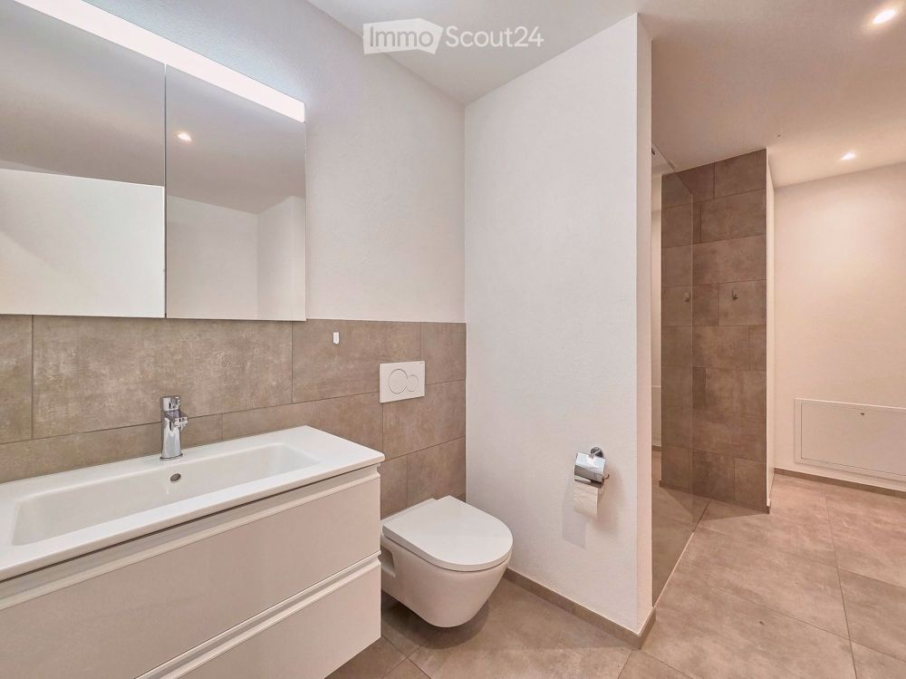 Neubauwohnung in totalsaniertem Bijou - Bild 3