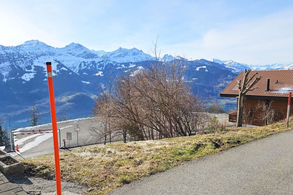 Neubau 6-Zimmer-Einfamilienhaus mit herrlichem Bergblick - Ansicht Parzelle Norost