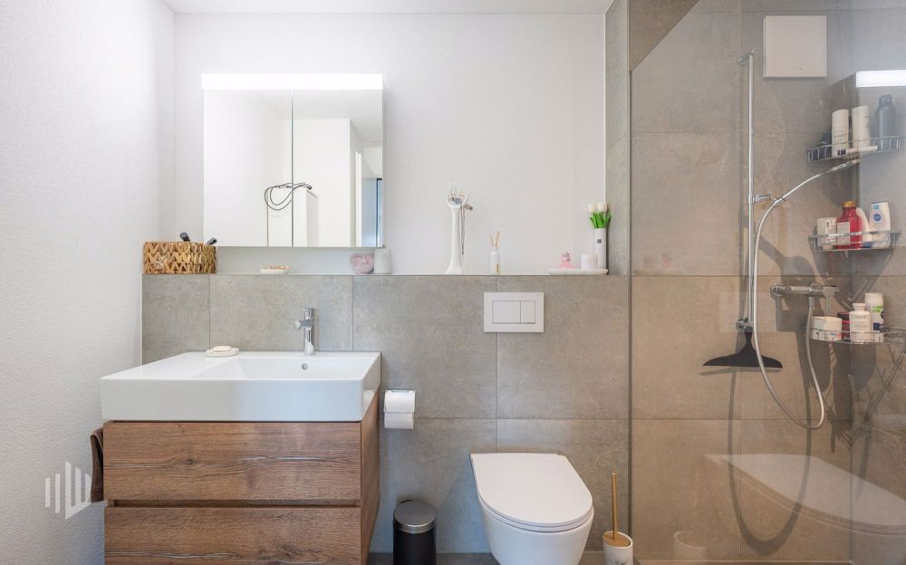 ImmoWyss - Wohlfühlen leicht gemacht helle Wohnung in Walkringen - Bad mit Dusche und WC