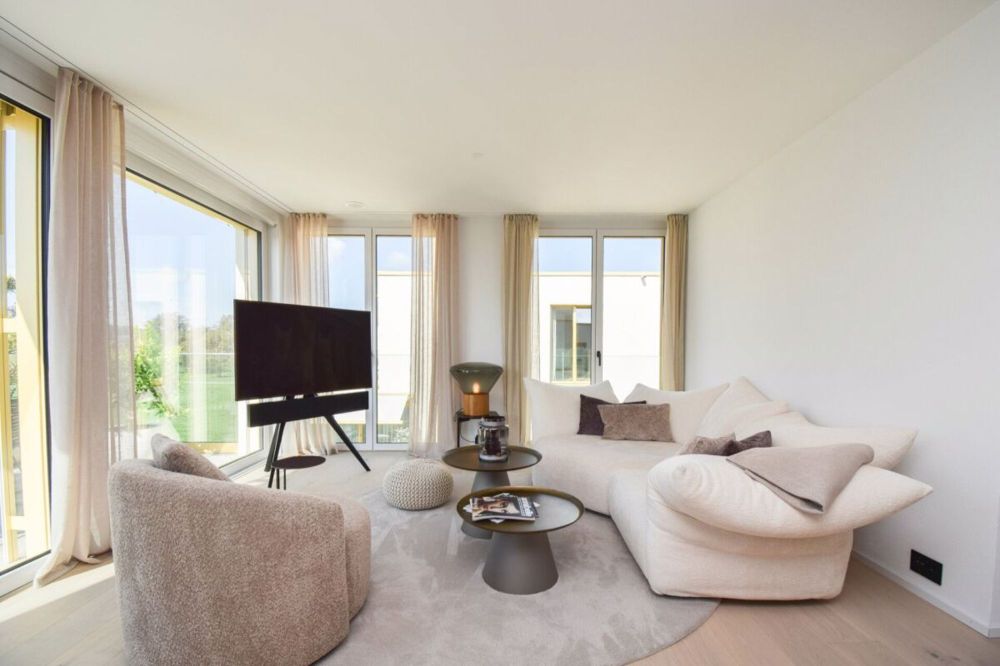 Luxuriöse 4.5-Zimmer-Attikawohnung mit idyllischem Blick ins Grüne - Wohnbereich