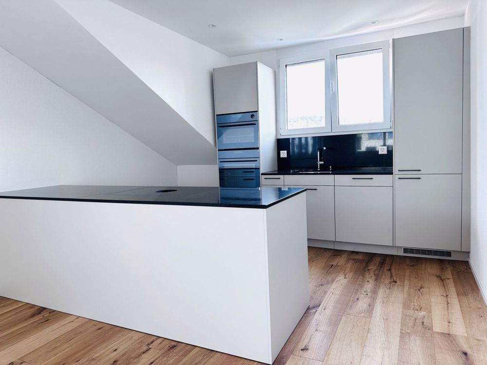 Einzigartige Gelegenheit: Stilvolle 4.5-Zimmer-Dachgeschosswohnung in Heiden AR - Küche