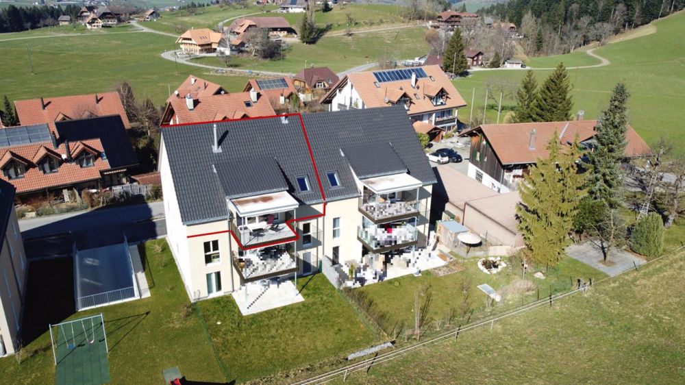 Sehr grosszügige Dachwohnung an sehr ruhiger Lage - Drohne
