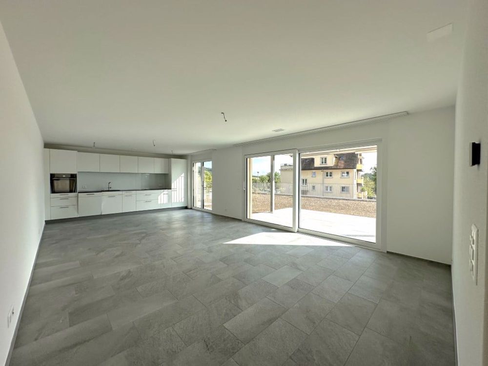 3.5-Zimmer-Gartenwohnung mit Gartenanteil - Wohnen / Küche