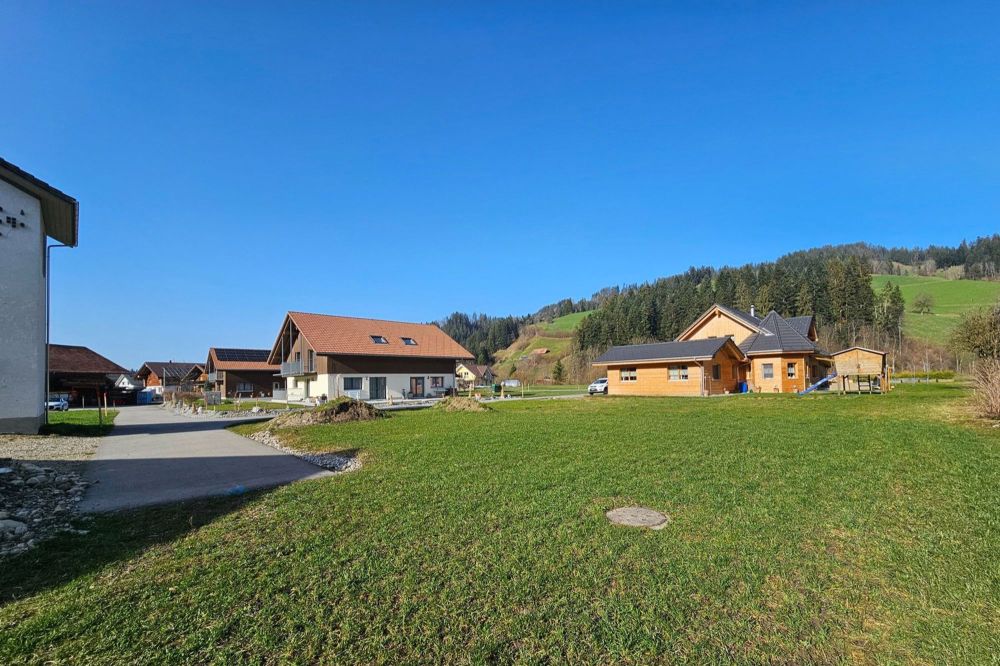 Neubau-Einfamilienhaus in ruhigem Quartier in Eggiwil - Ansicht Parzelle Südwest