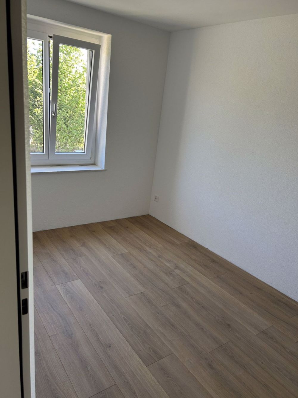 Erstvermietung: Hochwertig sanierte 3-Zimmer-Wohnung mit Garten, Sitzplätzen & Carport in Rüttenen (SO) - Büro / Nebenzimmer_2