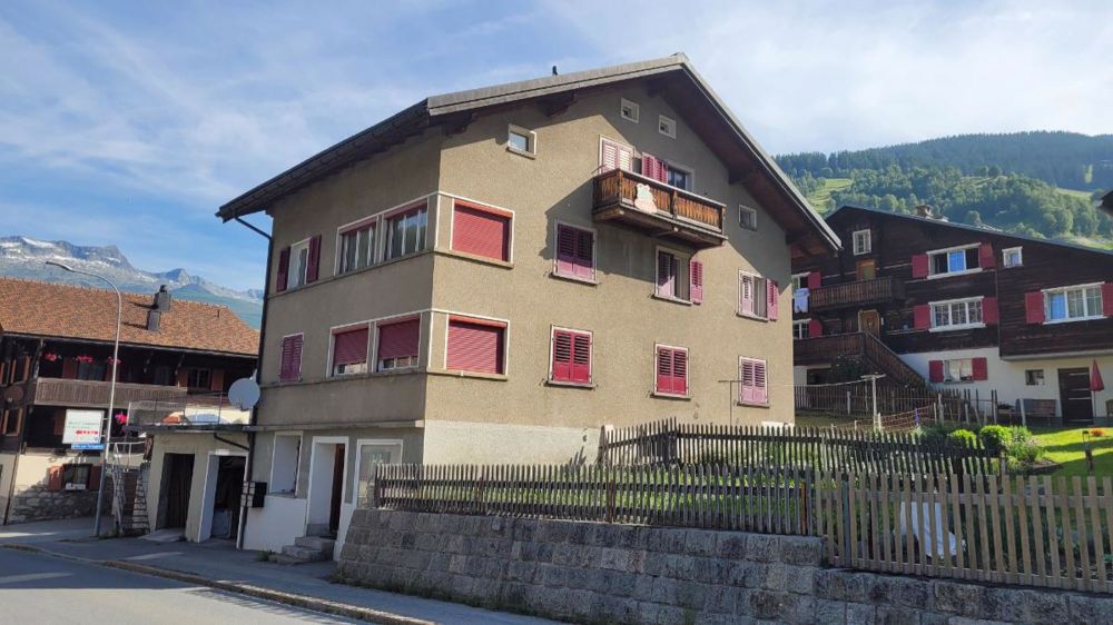 Erstvermietung nach Komplettsanierung – 2.5-Zimmer-Wohnung in Curaglia - Bild 2