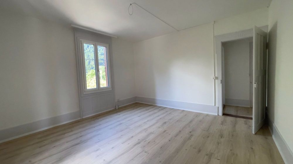 Charmante 4.5-Zimmer-Altbauwohnung mit Balkon in Wimmis - Bild 2