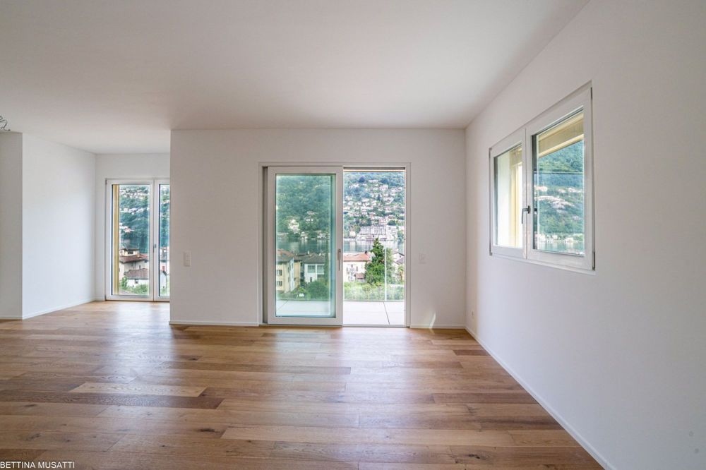 BRUSINO ARSIZIO – DACHGESCHOSS MIT SEEBLICK, CHARME, PRIVATSPHÄRE UND MÖGLICHKEIT EINES PRIVATEN GARTENS - Bild 3
