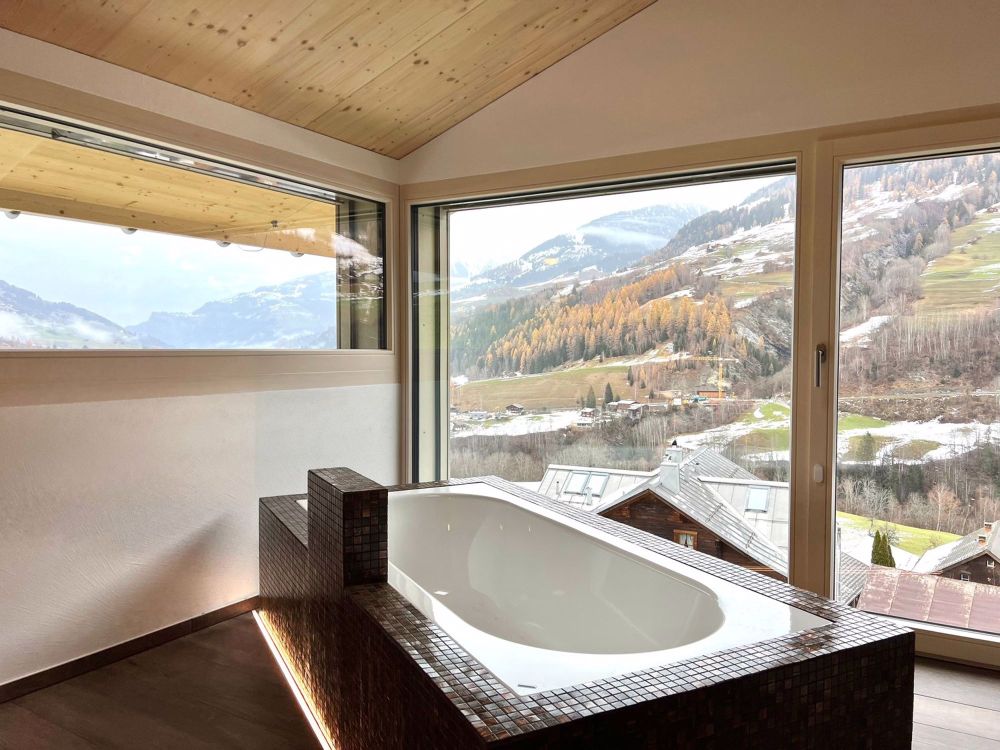 Neubau Einfamilienhaus in Surcasti, Graubünden mit Panoramablick - Bild 3