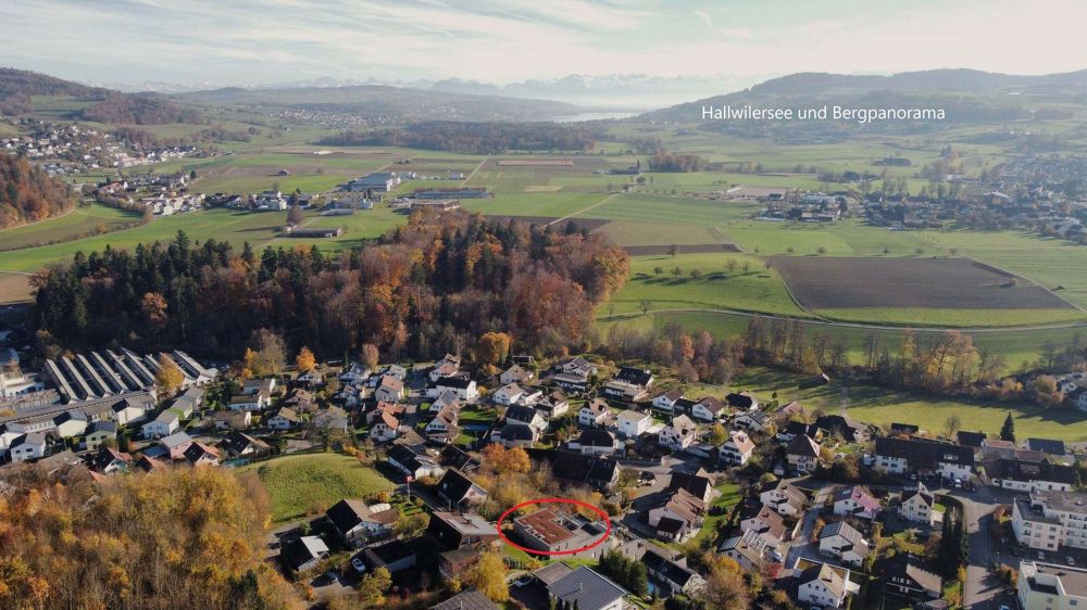 Attikawohnung mit grosser Terrasse inkl. zwei Tiefgaragenparkplätzen an ruhiger Lage. - Bild 1
